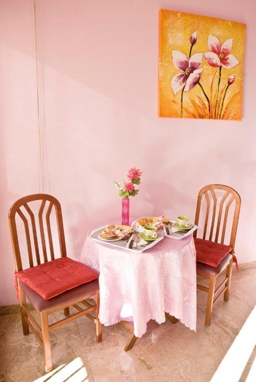 Bed and breakfast 21 *